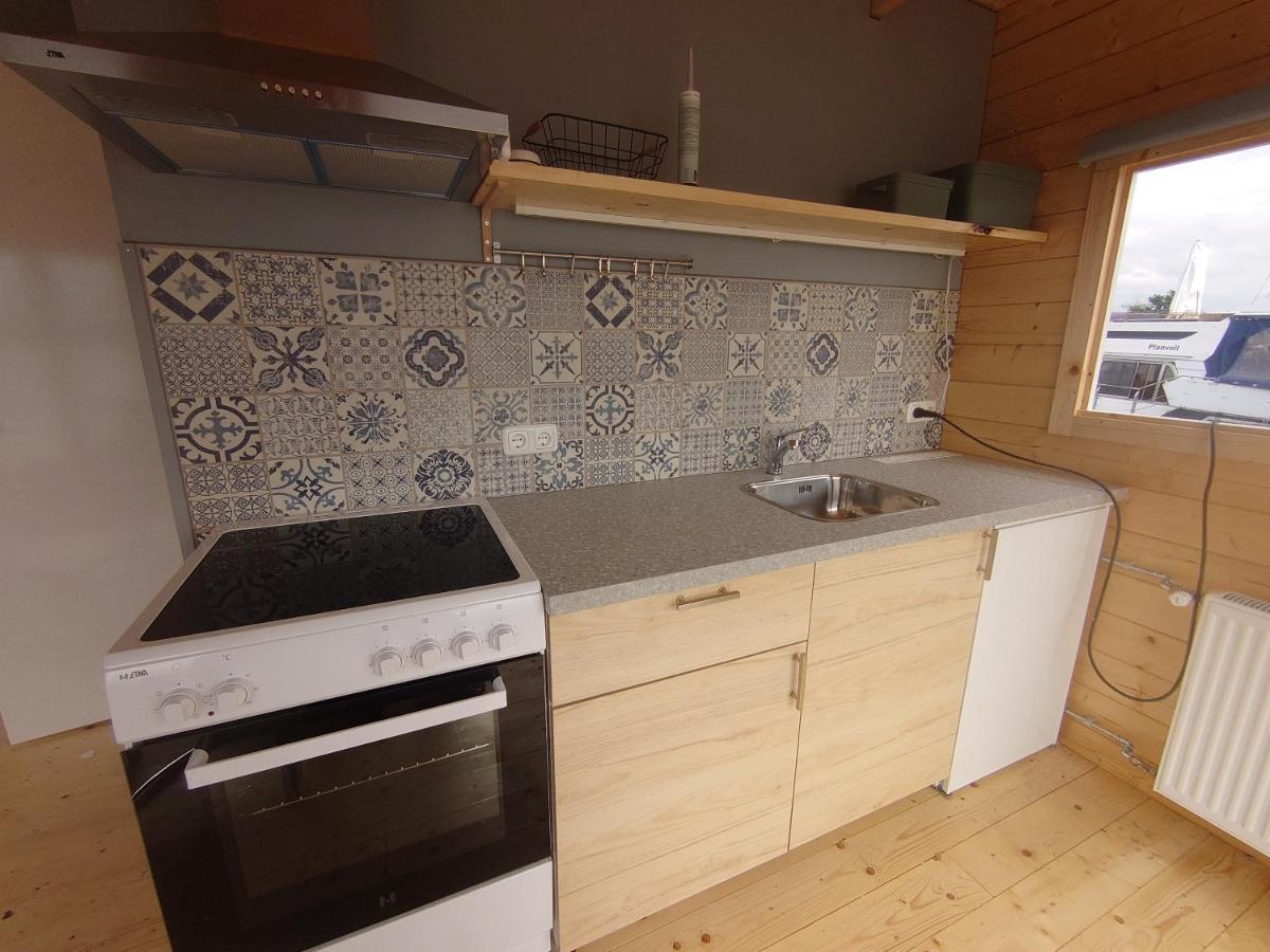 Waterhuisjes Op De Pier Van Lauwersmeerplezier! Lauwersoog Exterior foto